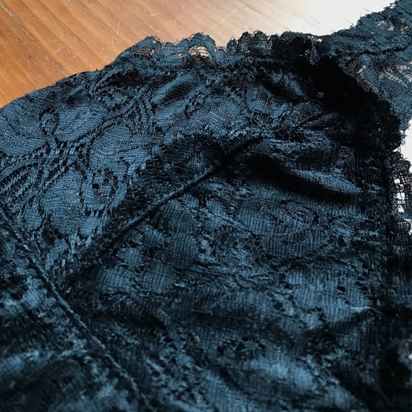 Tilly’s delicate lacy bralette - Picture 5 of 9